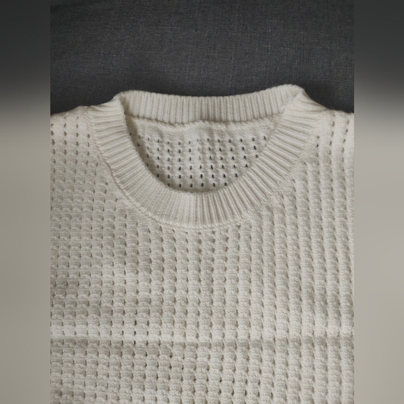 COPY - NWT White Knitted top. M - Picture 5 of 7